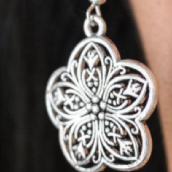 Garden Groove Necklace-Silver - Picture 3 of 5